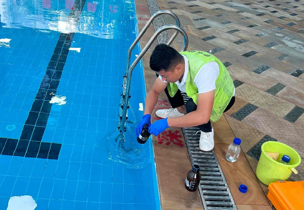 冠城世家室內(nèi)游泳池水質(zhì)檢測(cè)